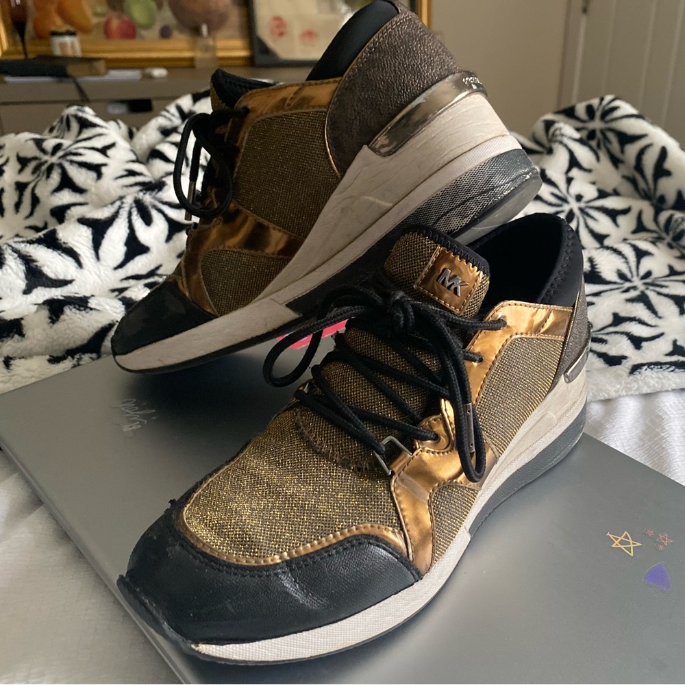 MICHAEL KORS SNEAKERS SIZE 7.5